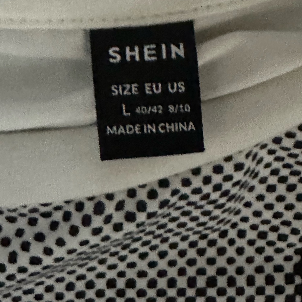 shein L body graphic cropped tee - Picture 4 of 4